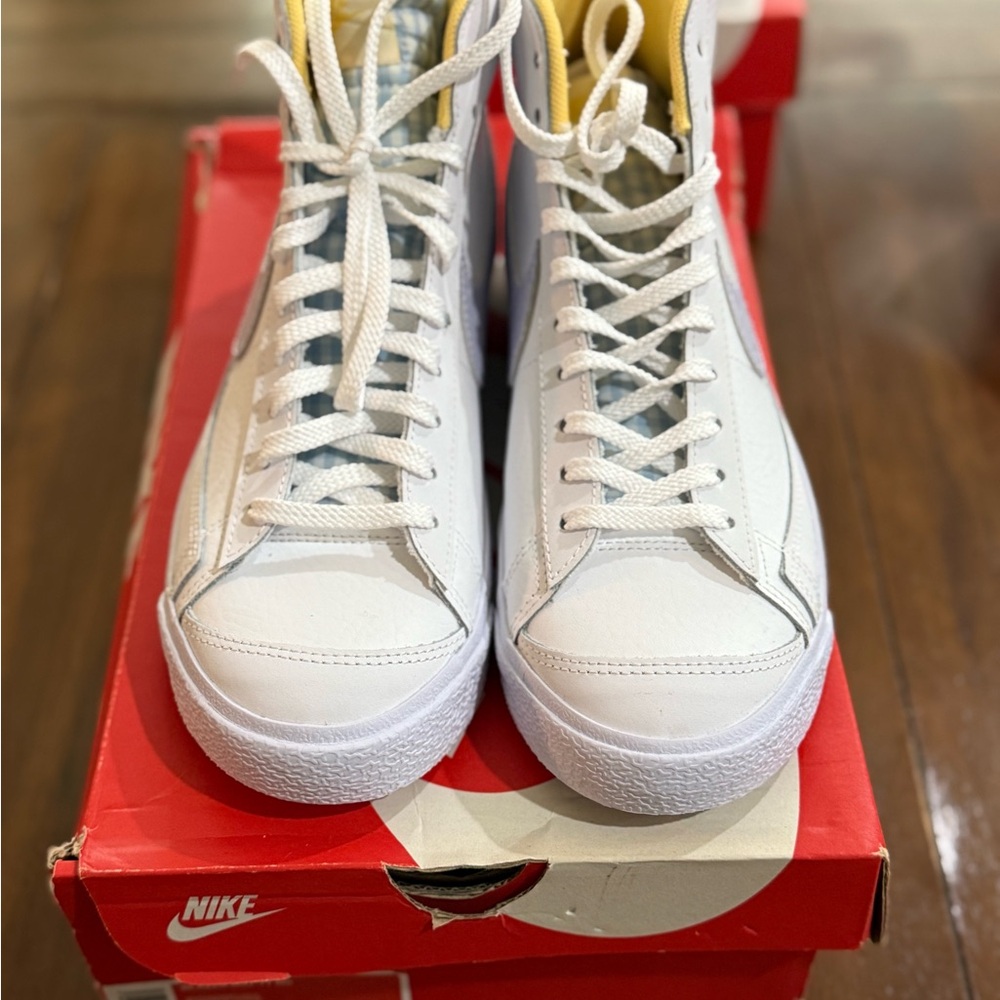 Nike Blazer Mid '77 BG in White and Yellow - Picture 7 of 9